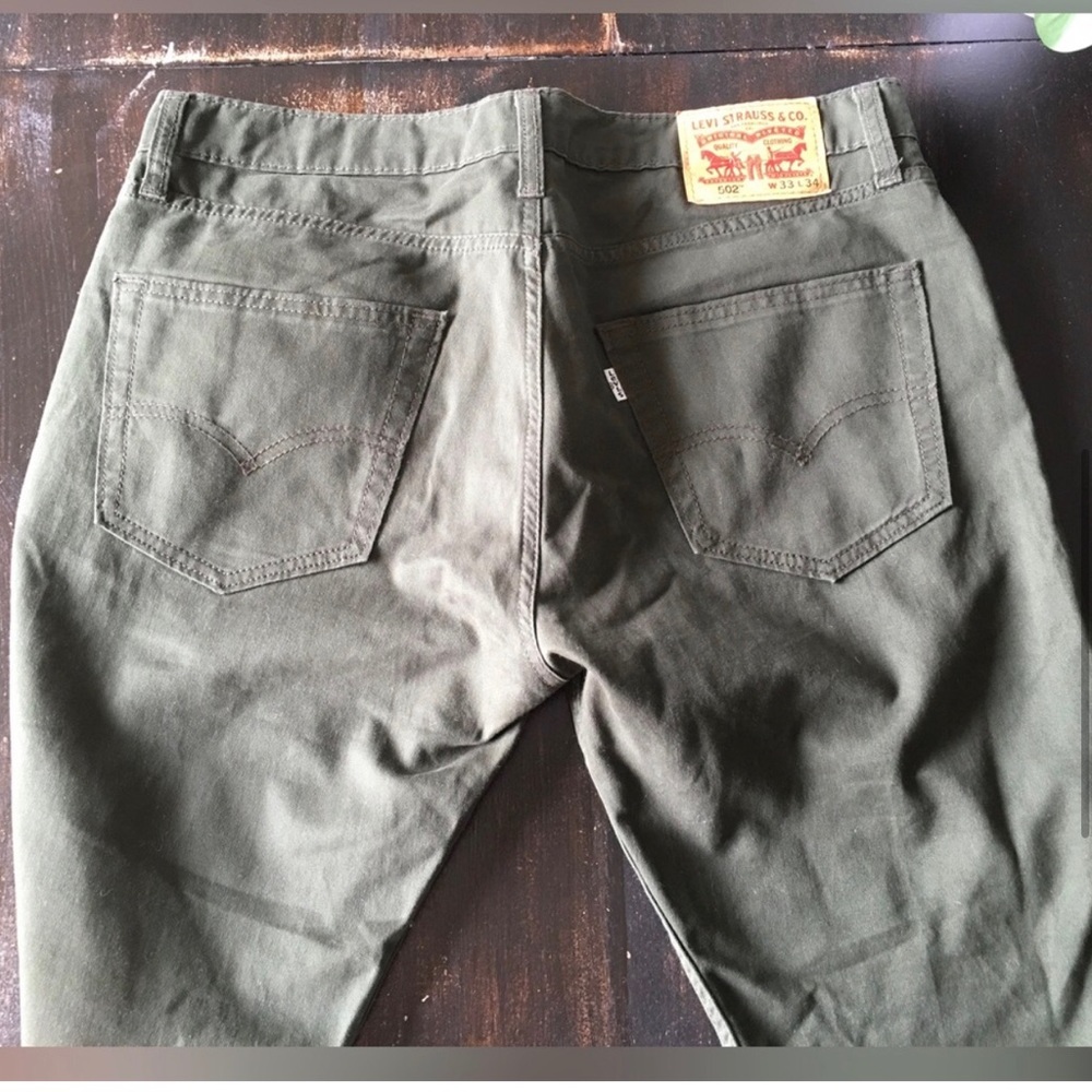 33x34 army green Levi’s